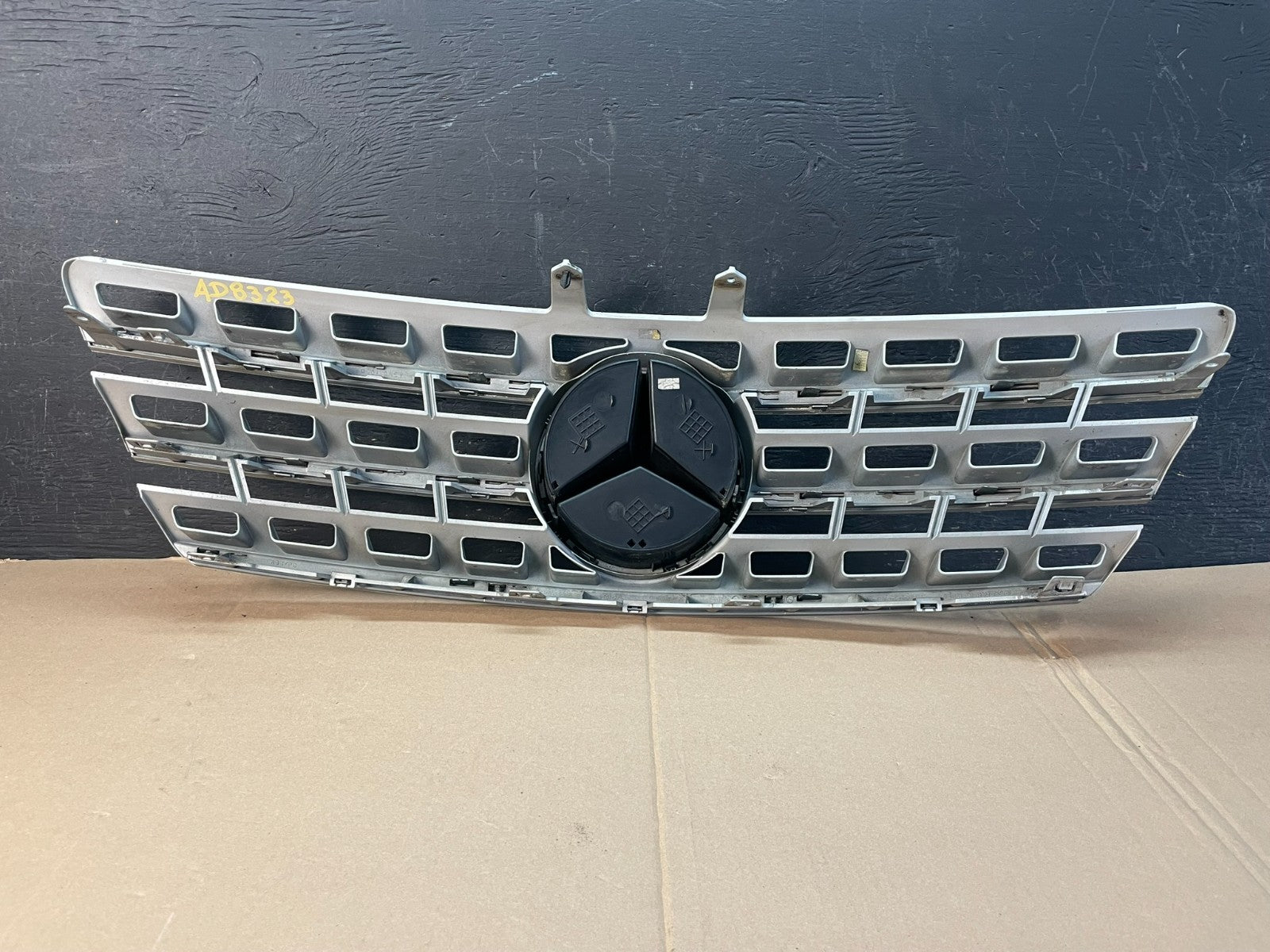 2009 to 2011 Mercedes ML-Class W164 Front Bumper Grille Grill AD8323 DG3