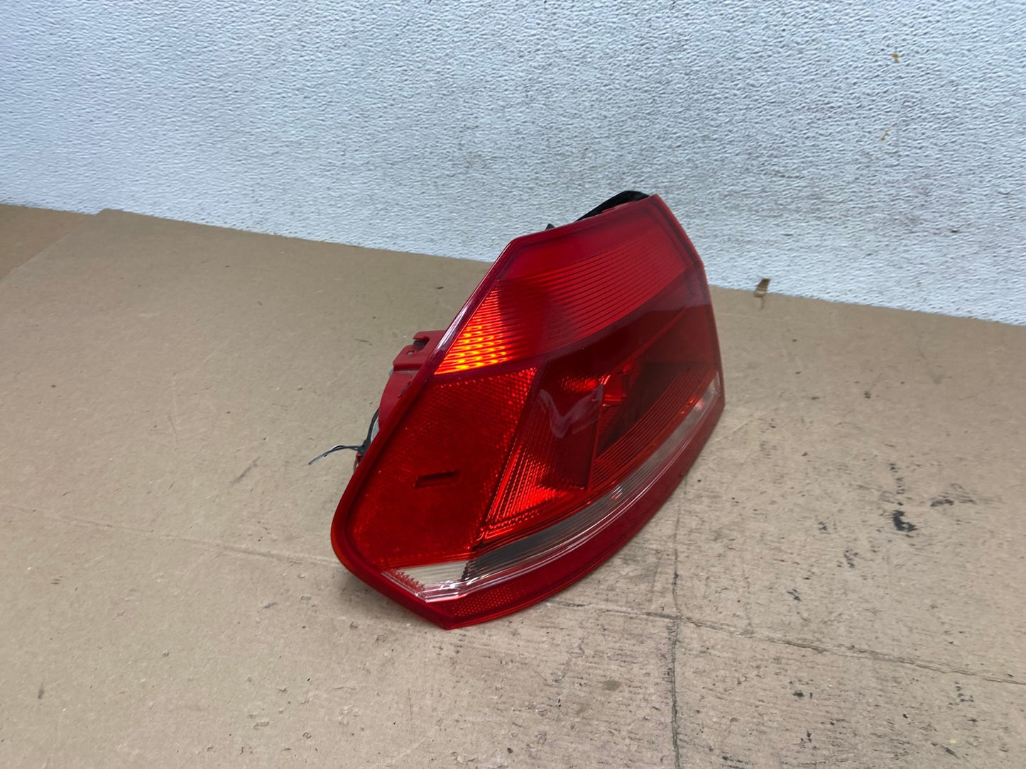 2012 to 2015 Volkswagen Passat Left Driver Lh Side Tail light AF5714 LK2
