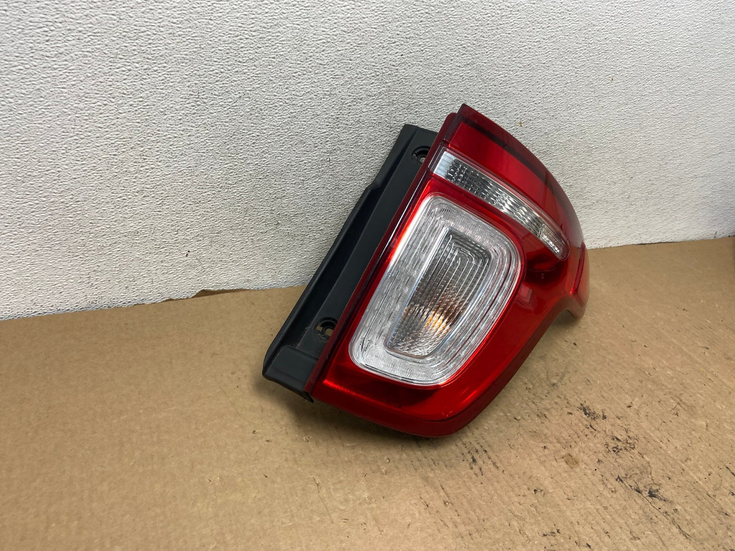 2011 2012 2013 2014 2015 Ford Explorer Right Passenger RH Tail light AG2485 LK2