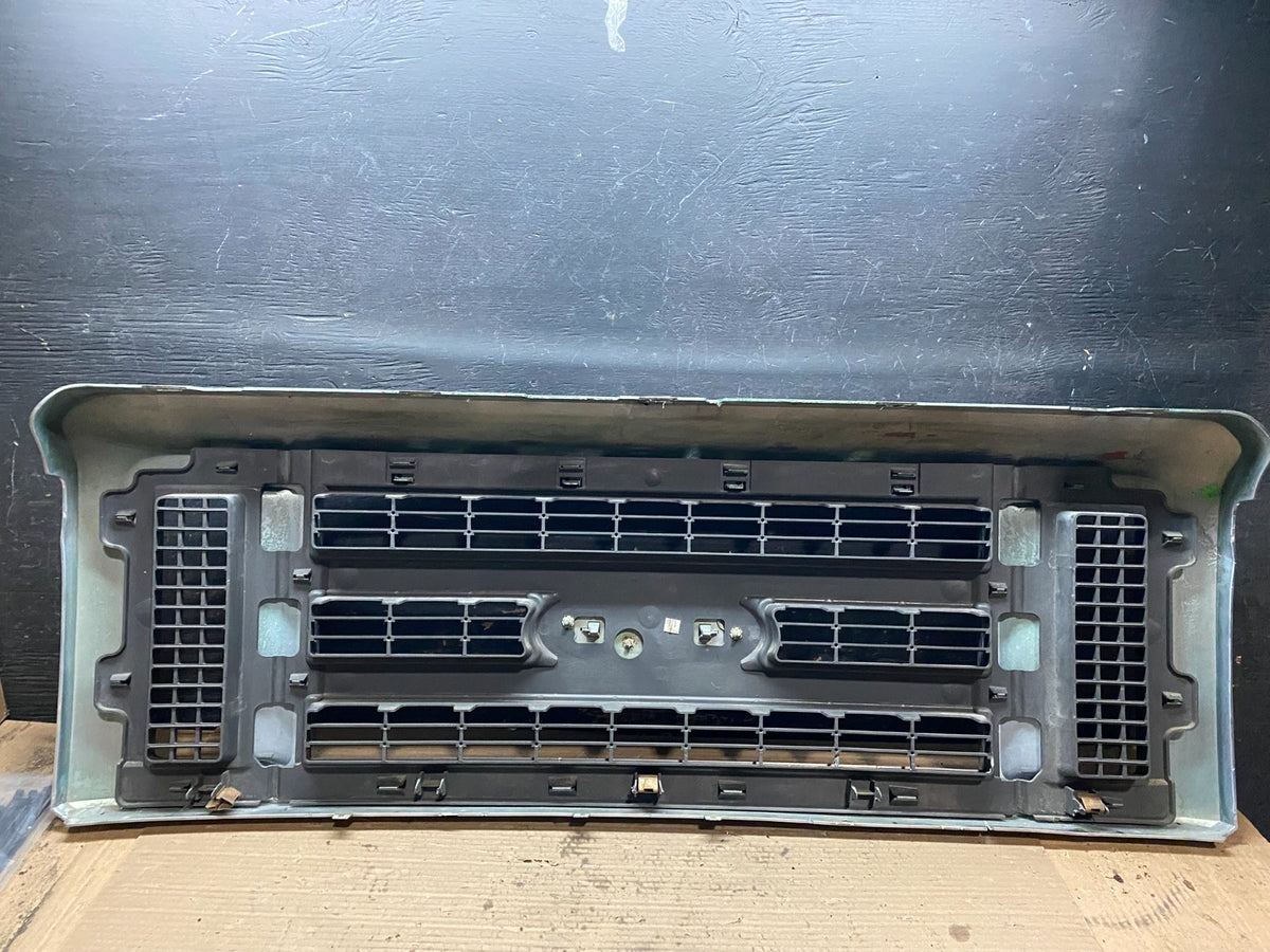 2008 to 2014 Ford Econoline E150 E250 Front Upper Chrome Grill Grille v2525 DG5