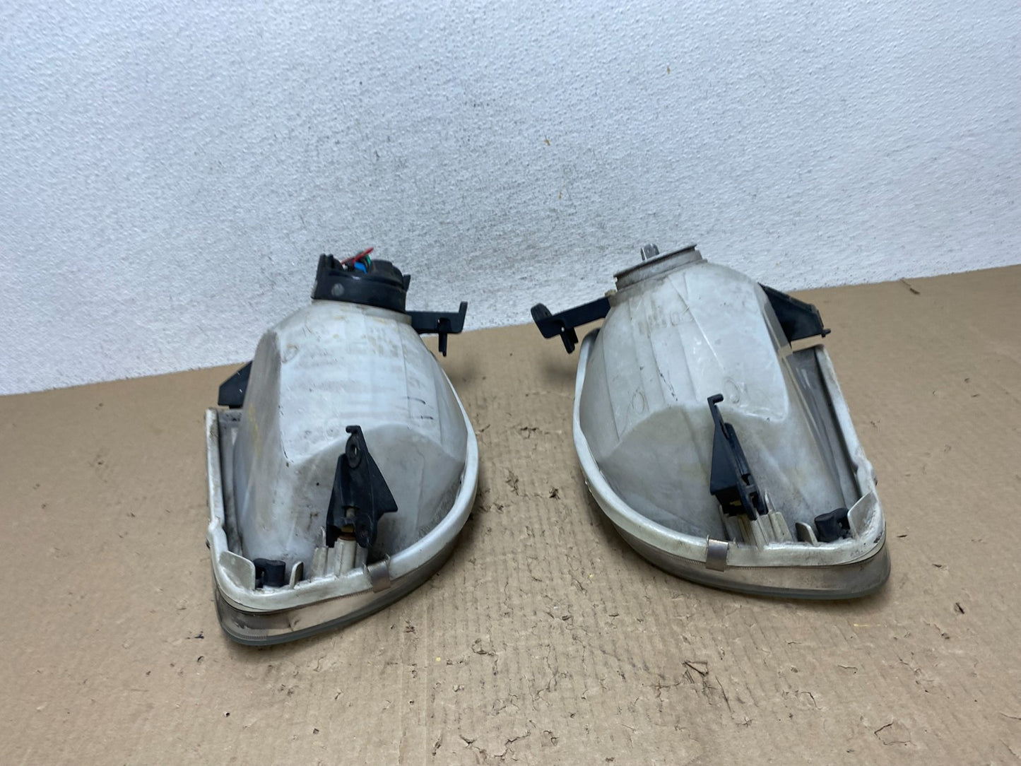 2001-2004 Toyota Sequoia Left+Right Side Halogen Headlights AF2827 DW8