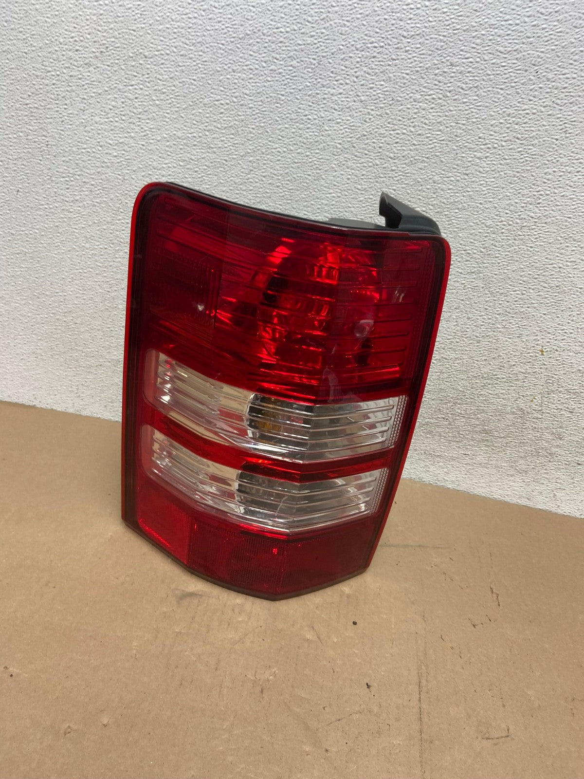 2008 to 2012 Jeep Liberty Left Driver Side Lh Tail Light AG4470 LK0