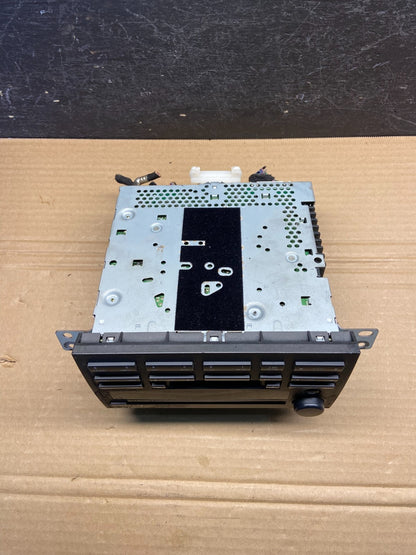 2003 - 2010 Lincoln Town Car AM/FM Radio CD Player AE4703 DG4