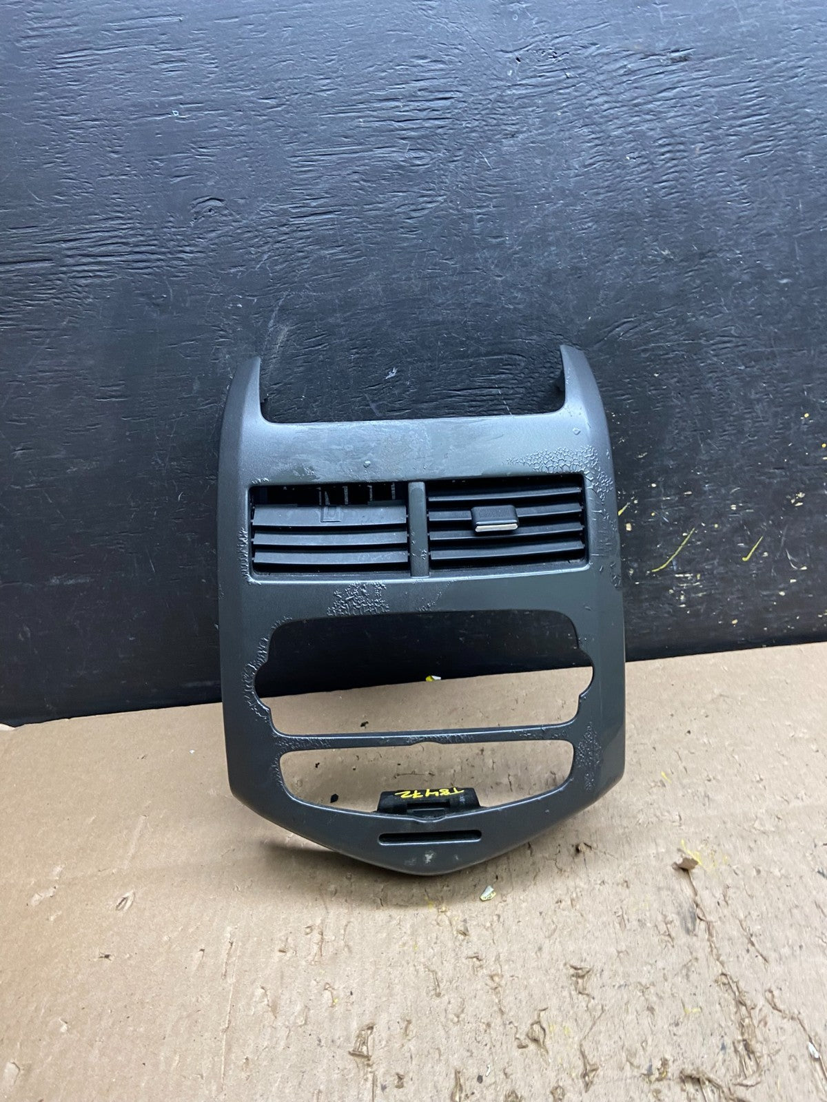 2012-2016 Chevrolet Sonic Center Dash Radio Air Vent Trim Bezel t8472 DG0