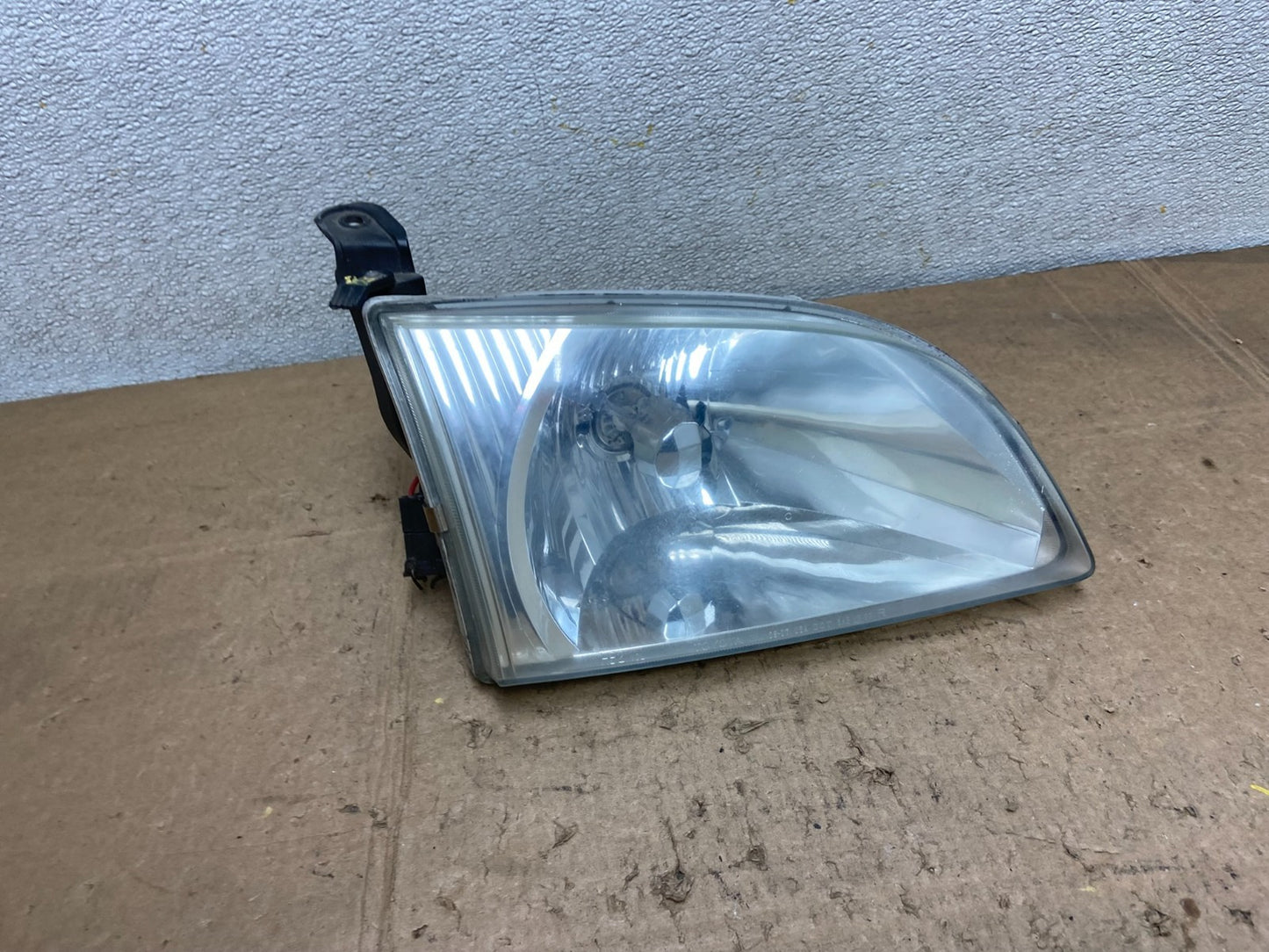2001 2002 2003 Toyota Sienna Right Passenger Rh Side Headlight Halogen Y8167 DW0