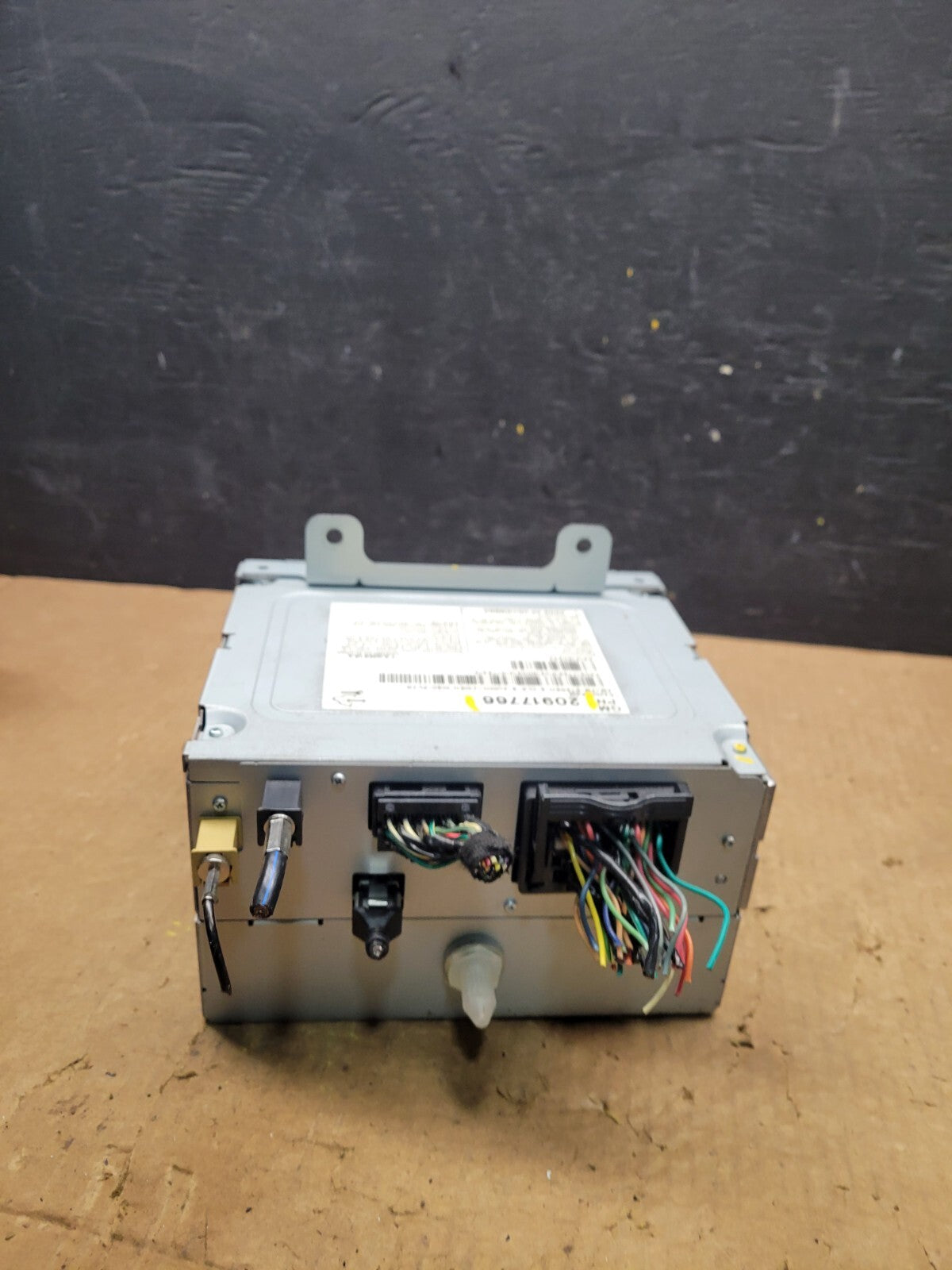 2010 to 2012 Cadillac SRX AM/FM/CD/MP3 Radio Head Unit Receiver H79203