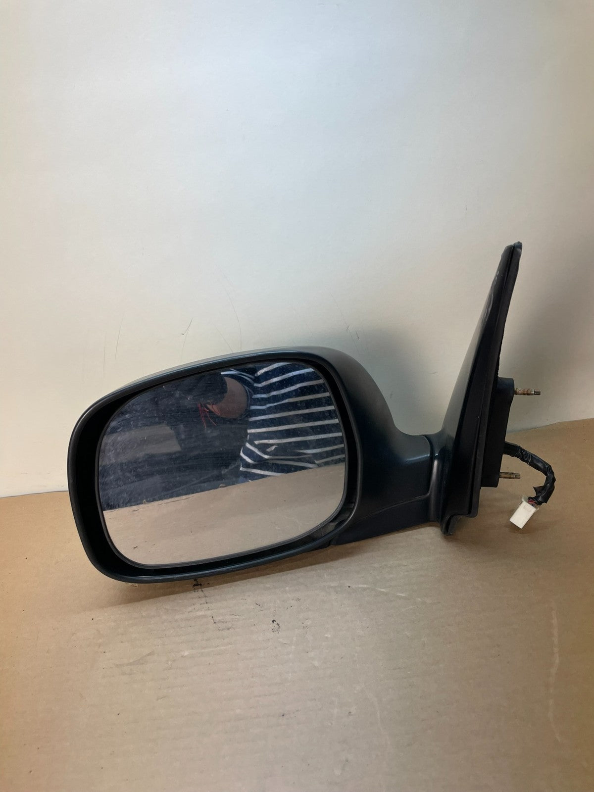 2001 to 2006 Toyota Sequoia Left Driver View Door Mirror AH8779 DW9