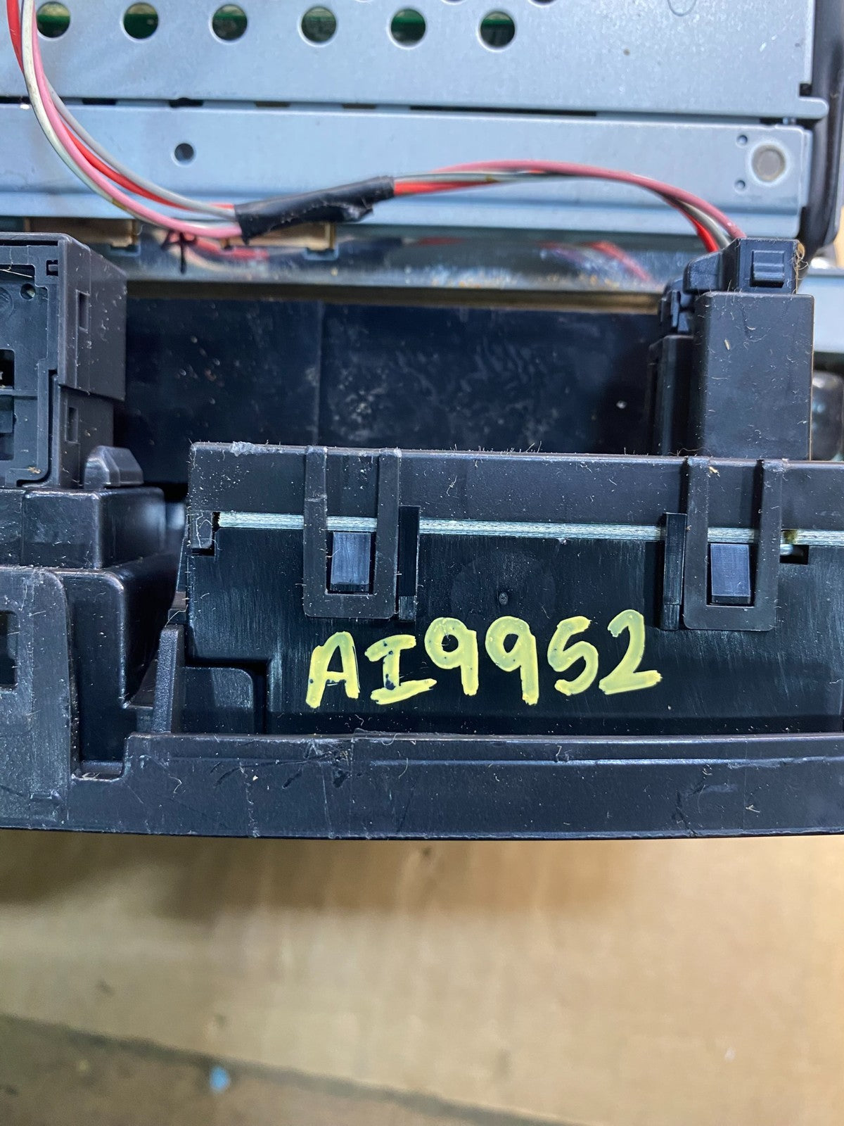 2004 to 2005 Toyota Prius Radio Stereo Receiver Screen Display AI9952 DG7