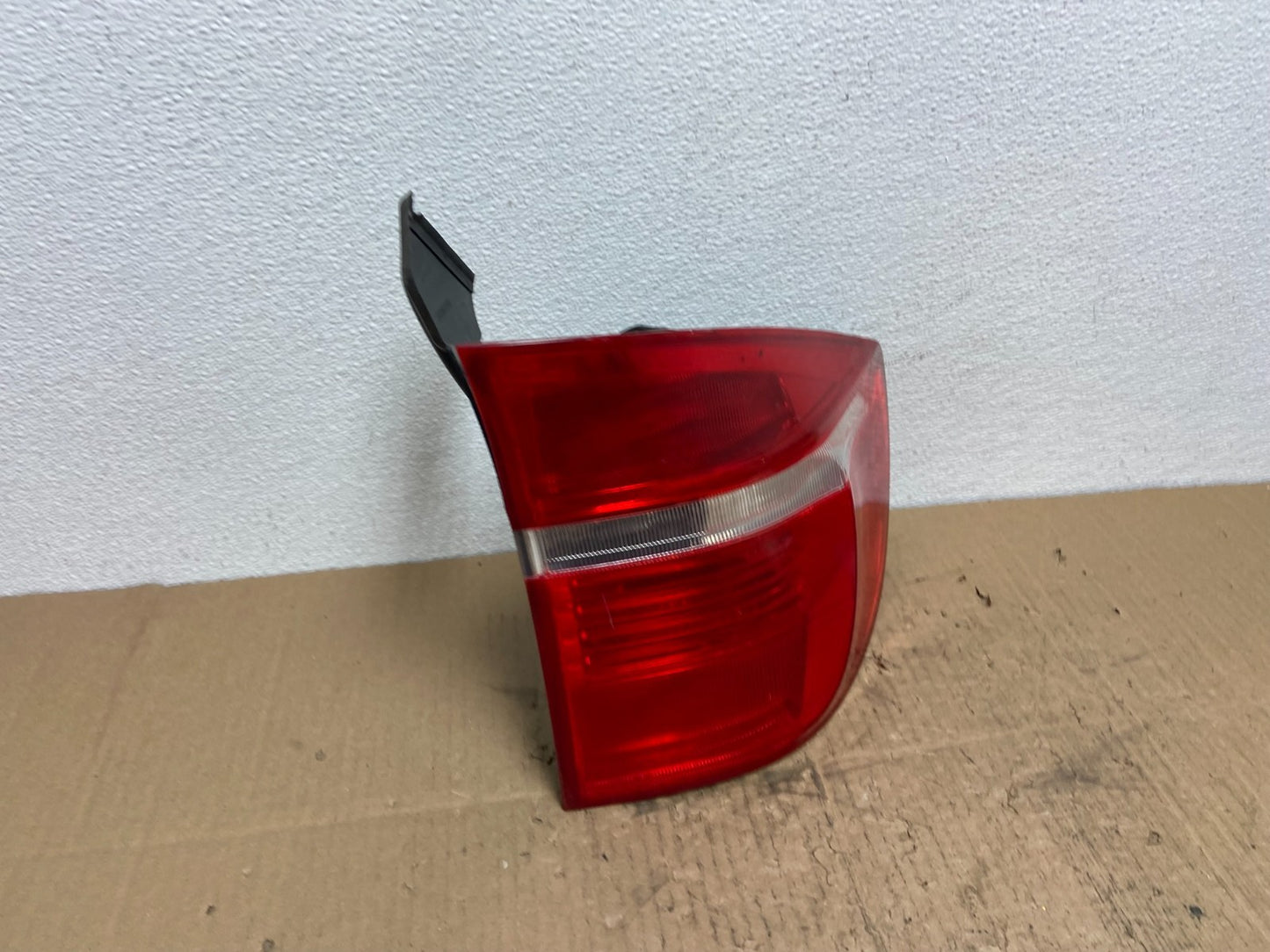 2007 to 2010 Bmw X5 E70 Right Passenger Rh Side Tail Light OEM AB8462 DW2