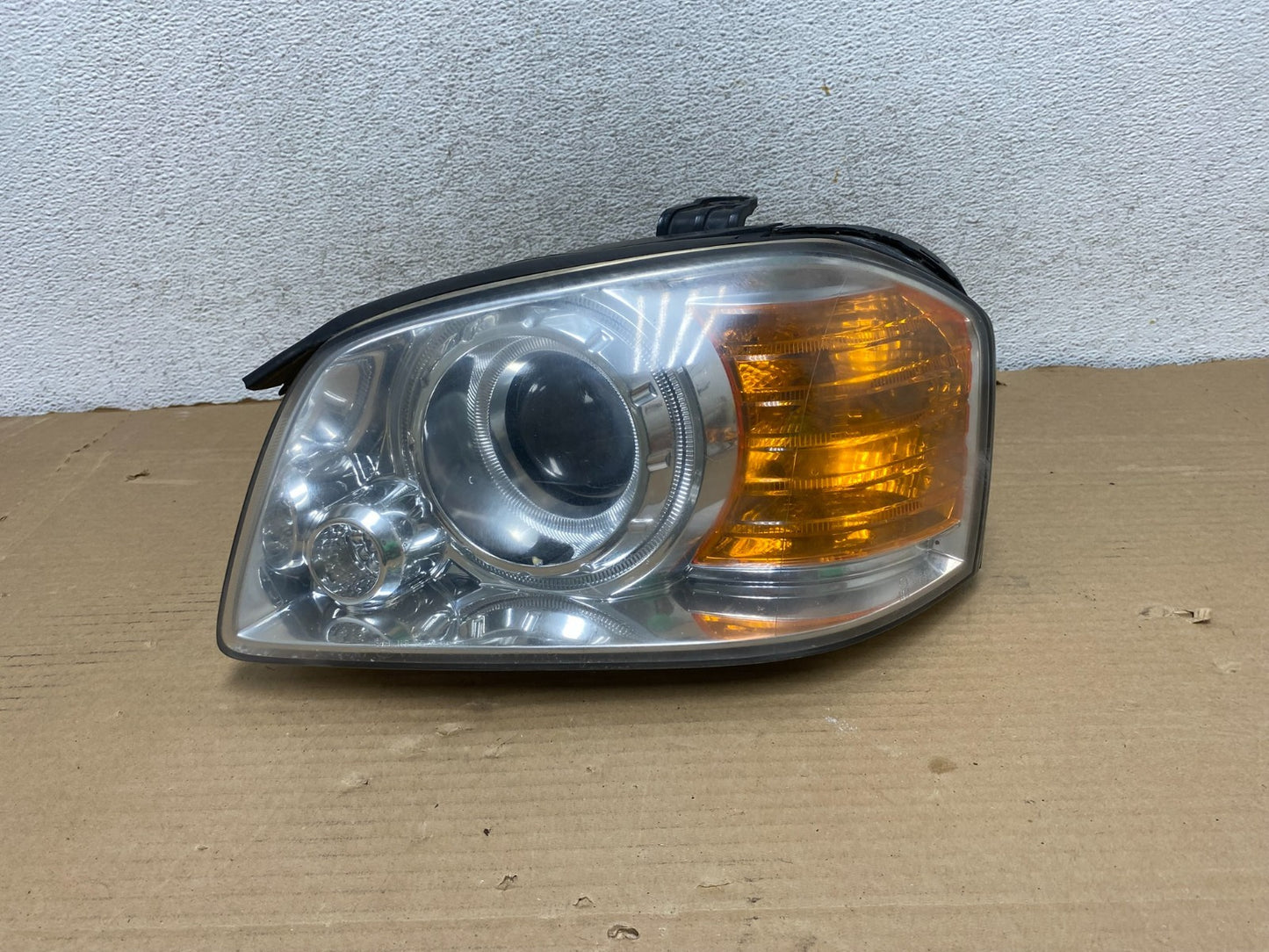 2003-2004 Kia Optima Left Driver LH Side Headlight Halogen AG8110 DW0