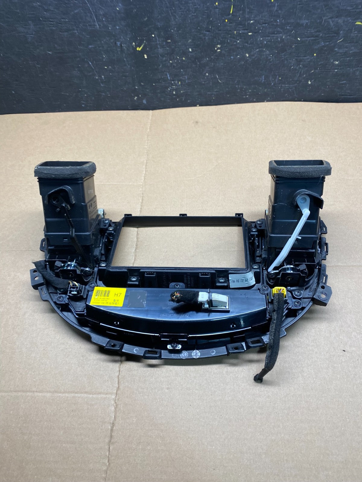 2009 to 2014 Hyundai Genesis A/C Heater Temperature Climate Control OEM Q9424 DG5