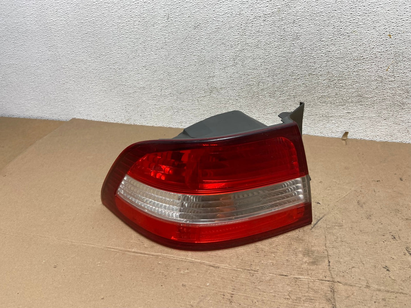 2000 2001 Lexus ES300 Outer Left Driver Lh Side Tail Light AF5056 LK0