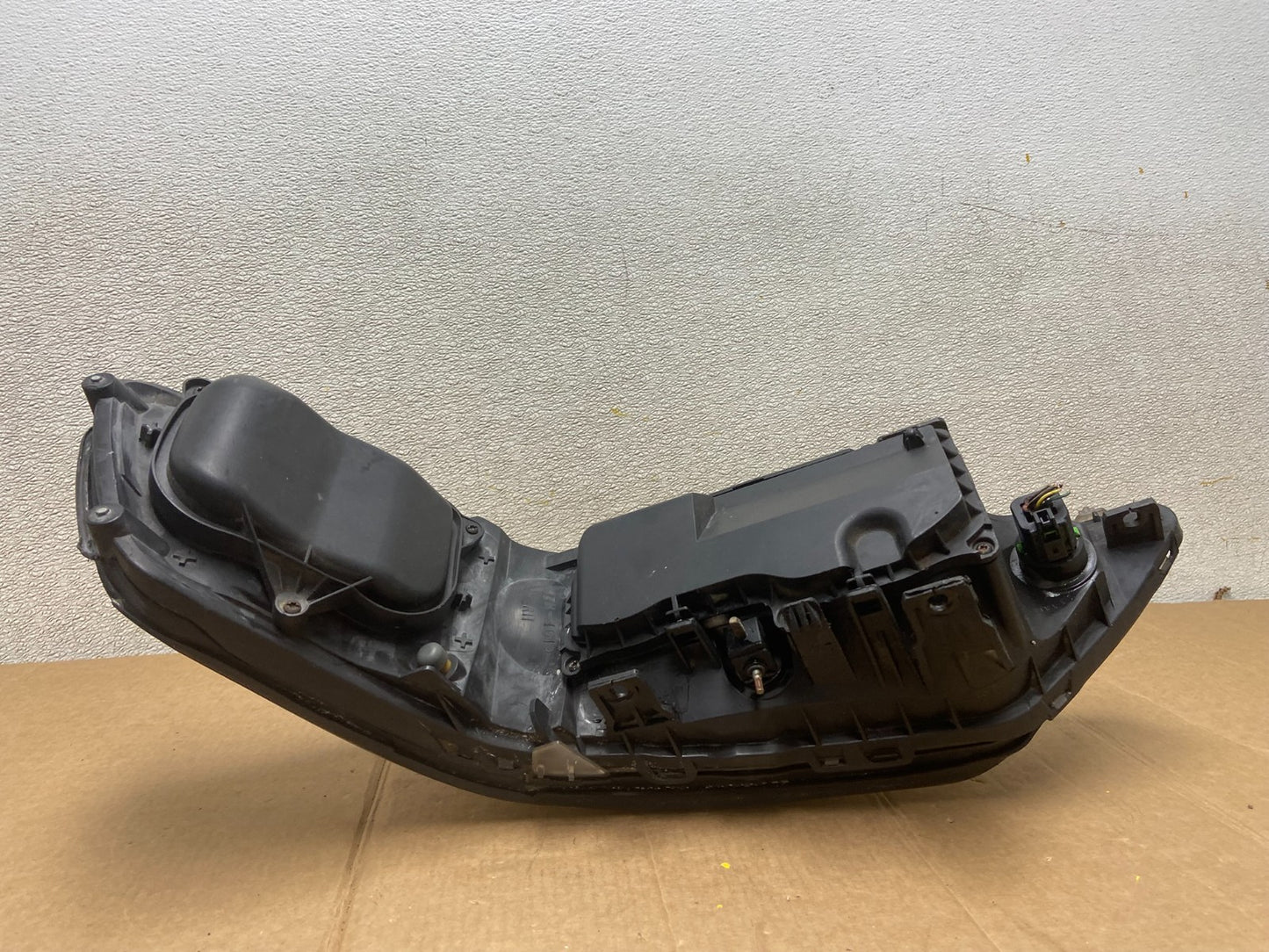 2005 to 2011 Lincoln Town Car Right Passenger Rh Side Headlight OEM AA1129 DW5