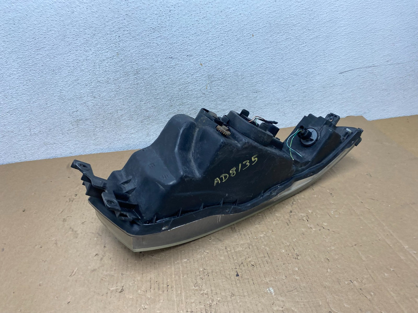 2002 to 2003 Mitsubishi Galant Right Passenger RH Side Headlight AD8135 DW6