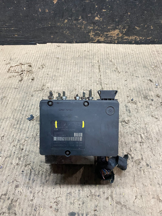 2004-2005 Mercedes W203 C CLK W203 209 ABS Anti Lock Brake Pump Module V6860 DG0