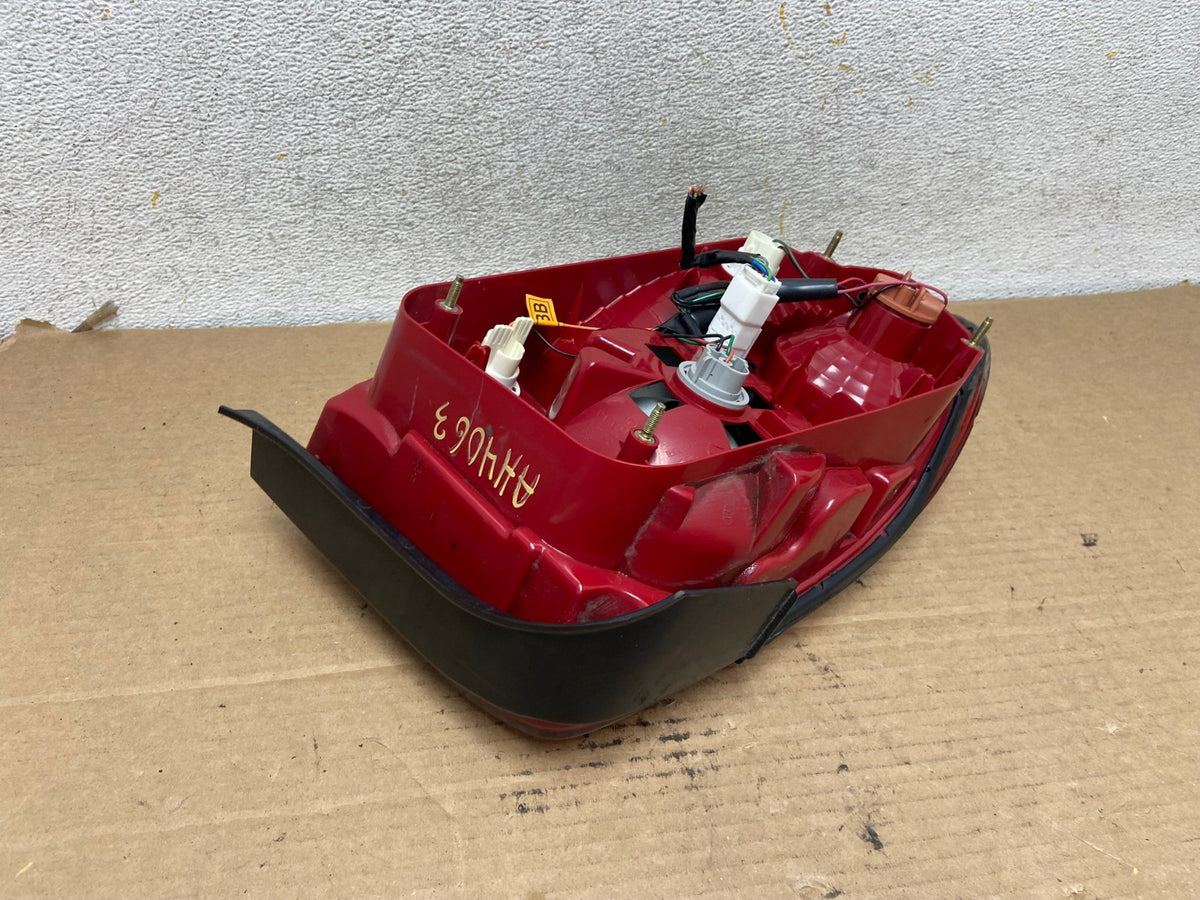 2002 - 2005 Hyundai Sonata Right Passenger RH Side Tail Light AH4063 LK5