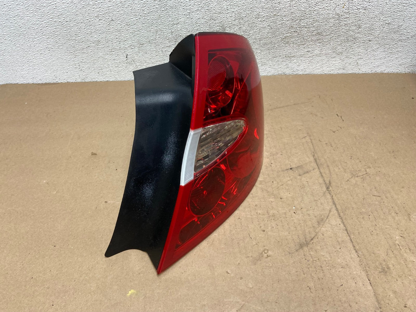 2005 to 2009 Buick Lacrosse Right Passemger RH Side Tail Light AG4639 LK2