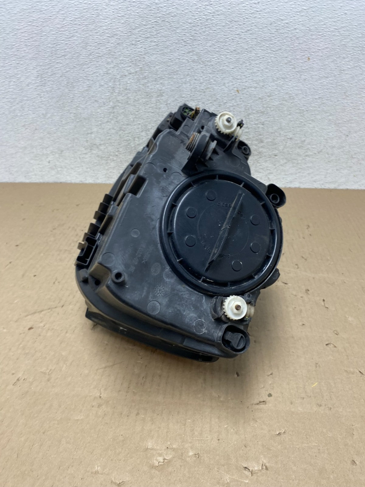 2011 to 2014 Volkswagen Jetta Right Passenger RH Headlight Halogen AG5924 DW8