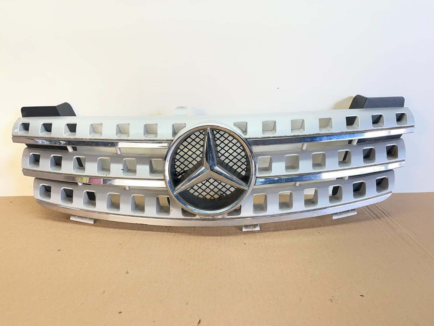 2006 to 2008 Mercedes ML-Class W164 Front Bumper Grille Grill AG2837 DW0