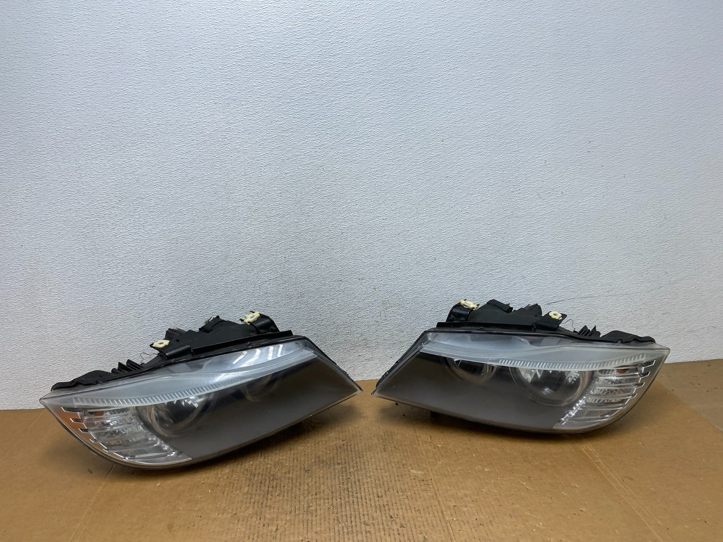 2009-2011 Bmw 3 Series 328i 4/D Sedan Left+Right Headlights Halogen AE1169 DW0