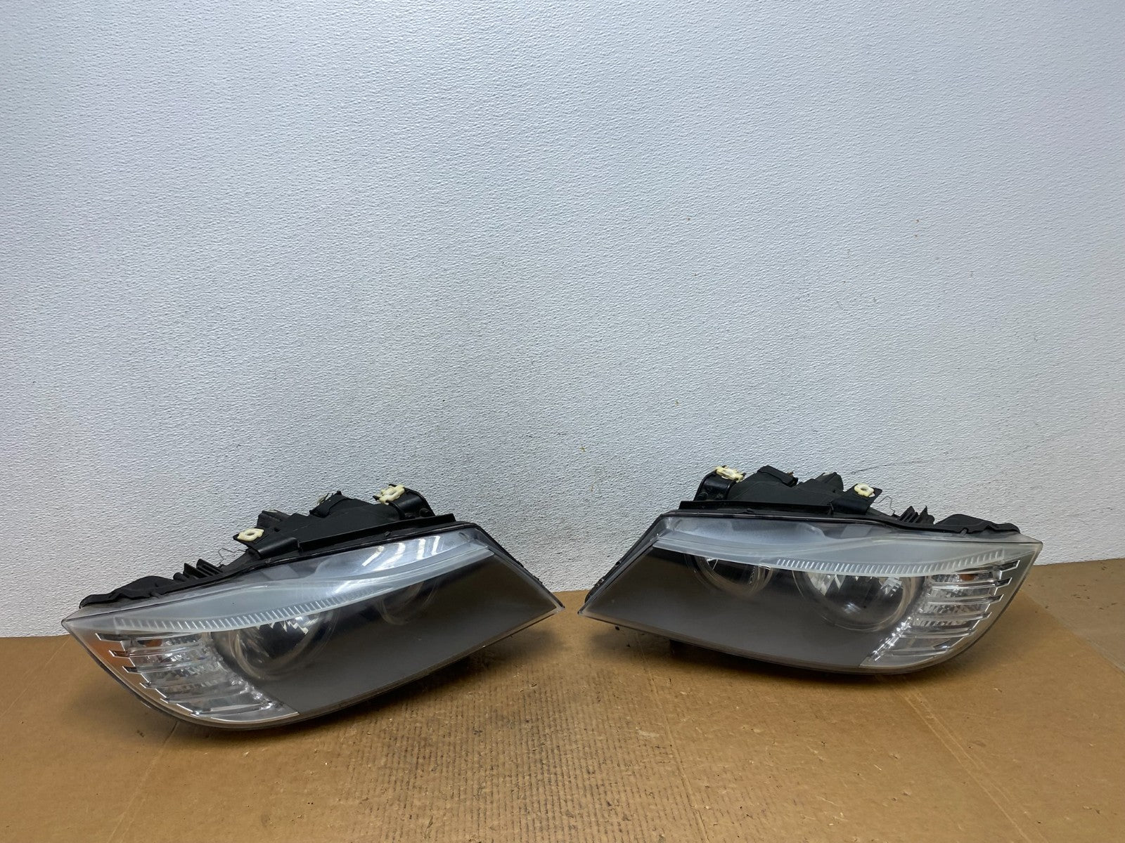 2009-2011 Bmw 3 Series 328i 4/D Sedan Left+Right Headlights Halogen AE1169 DW0