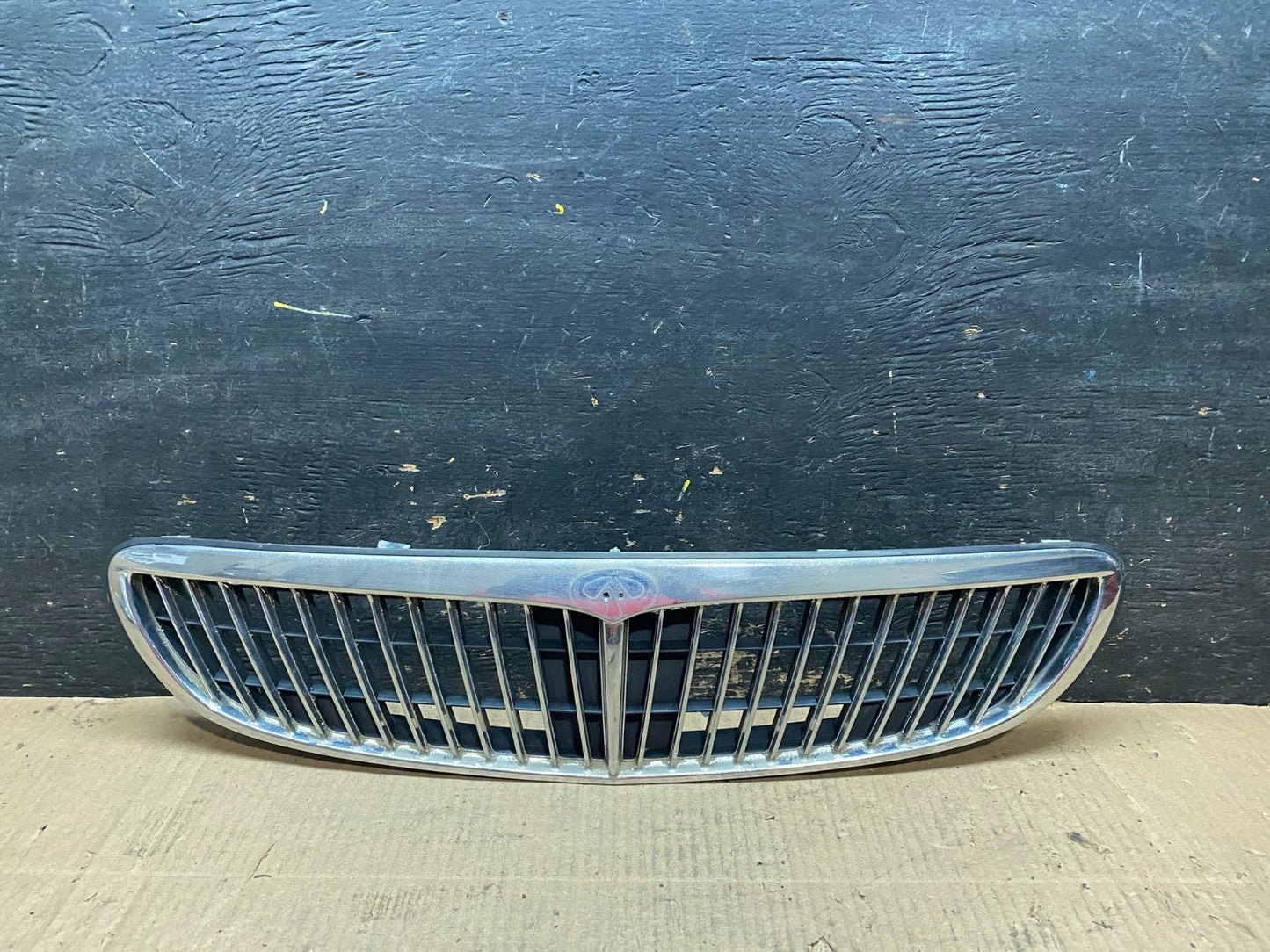 2000 to 2001 Infiniti i30 Front Upper Grill Grille OEM OEM u6421 DG0
