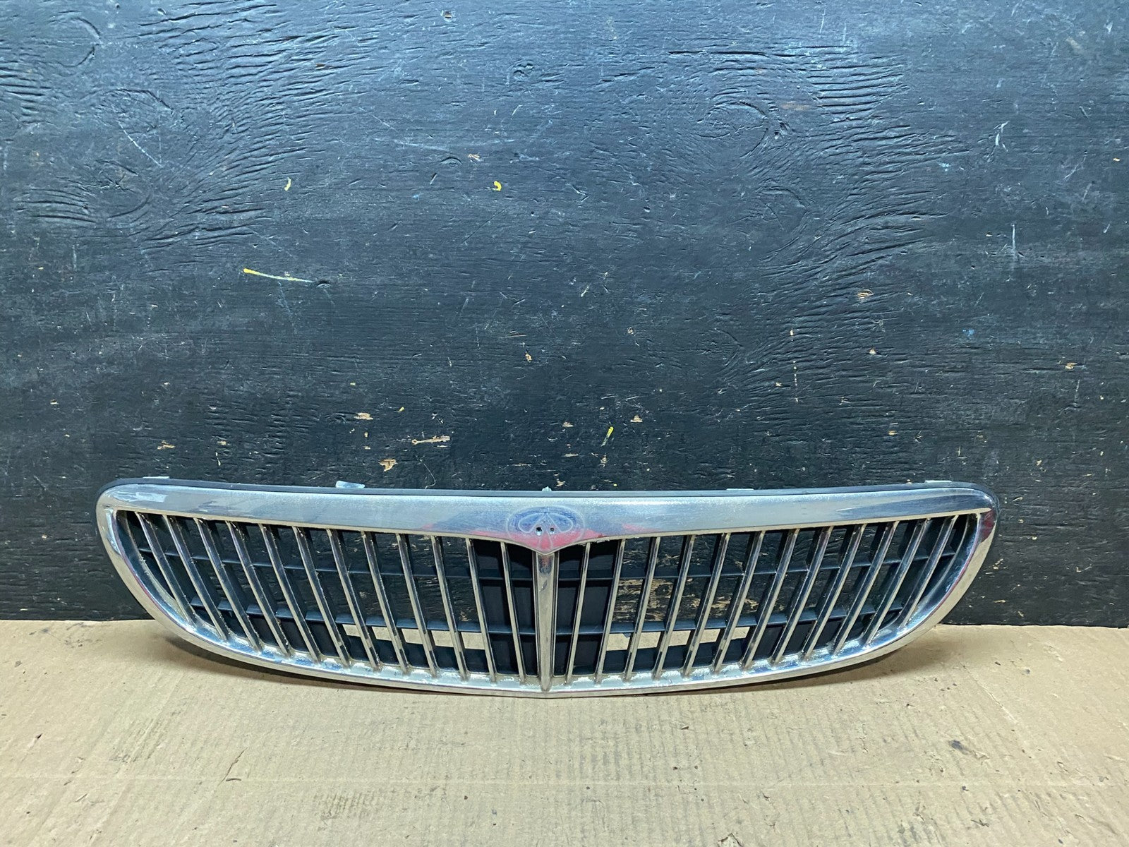2000 to 2001 Infiniti i30 Front Upper Grill Grille OEM OEM u6421 DG0