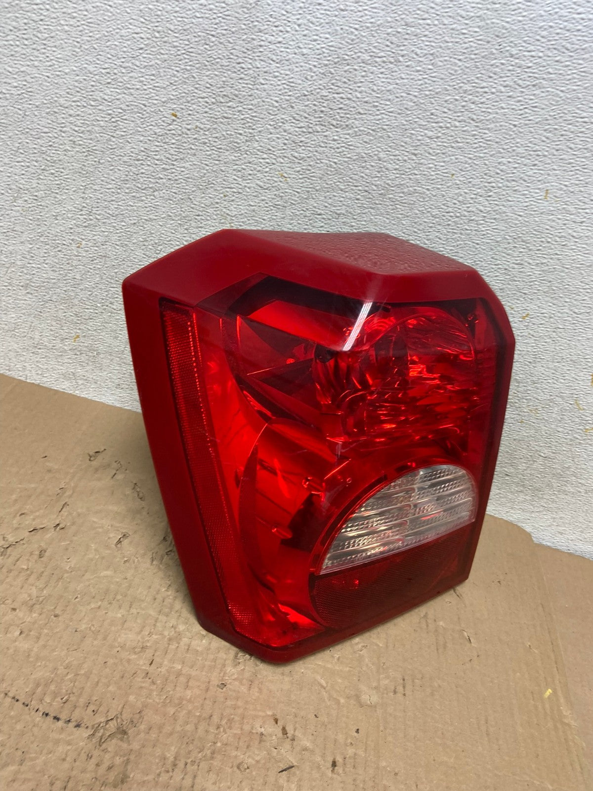 2008 2009 2010 2011 2012 Dodge Caliber Tail Light Left Driver Side AI1318 LK2