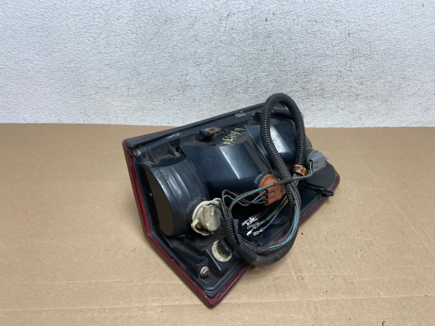 2002 to 2006 Cadillac Escalade Left Driver Side Tail Light AE4919 LK5