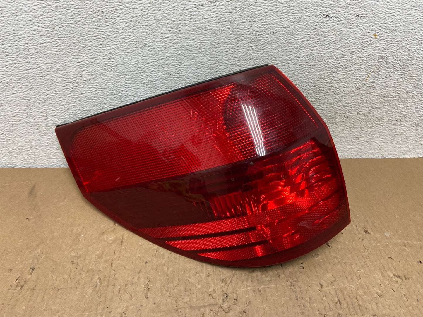 2004 to 2005 Toyota Sienna Left Driver LH Side Tail Light AD8779 LK0