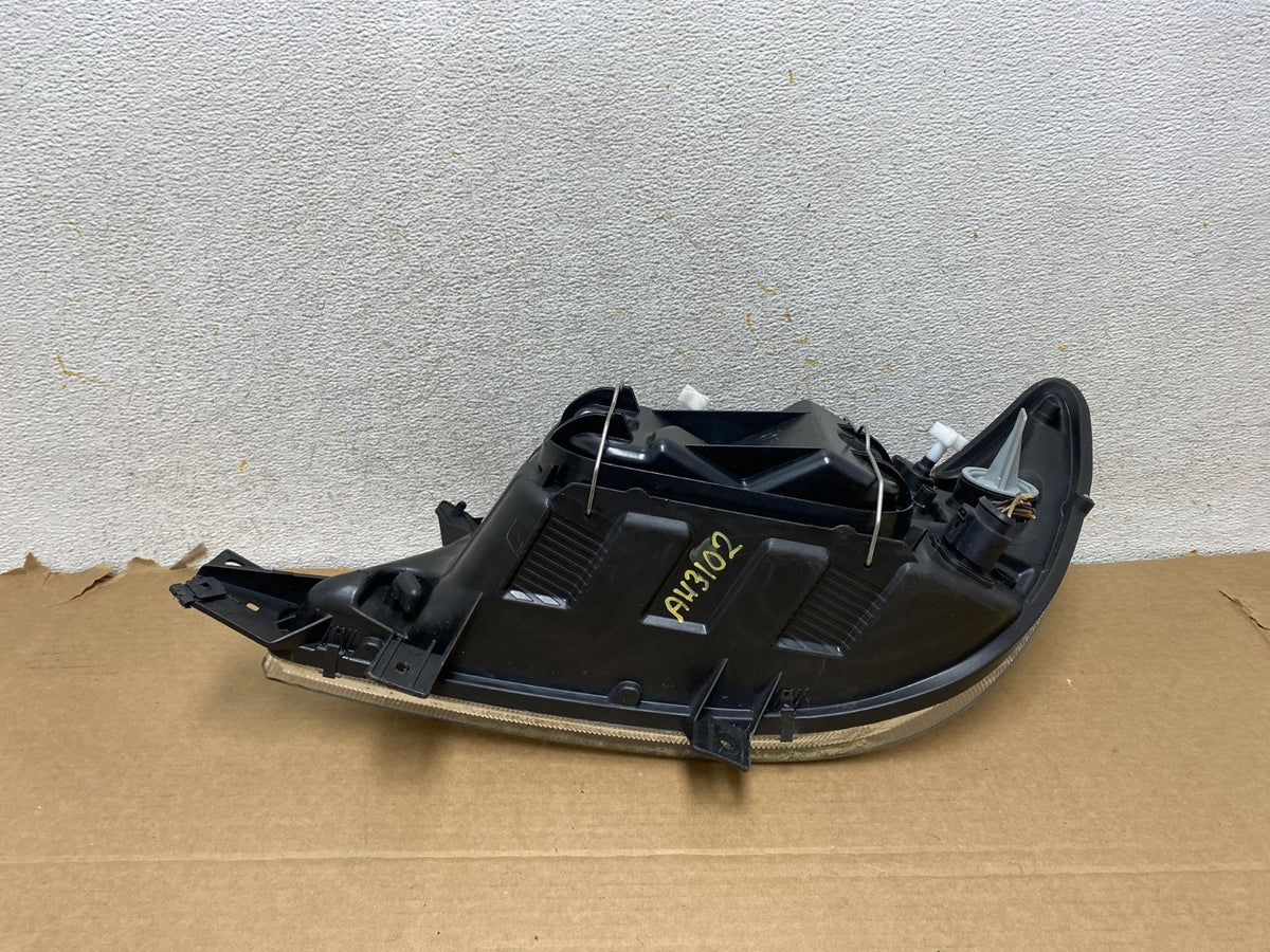 2005 to 2006 Mercedes Sprinter Right Passenger Headlight Halogen AH3102 DW4