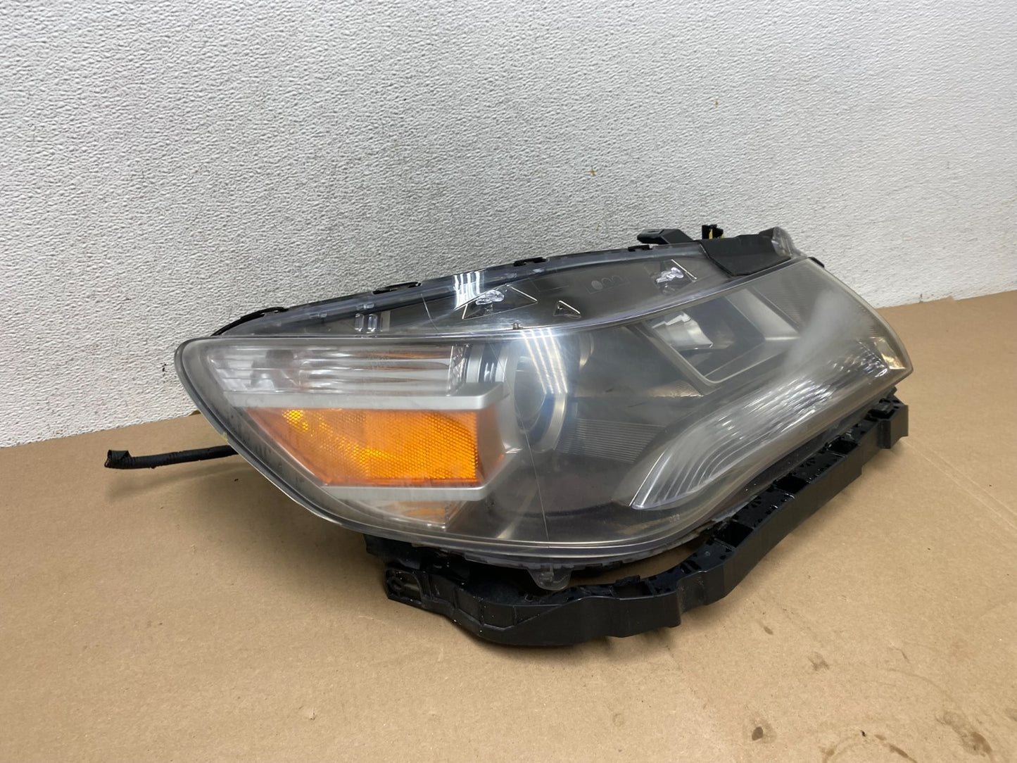 2009 to 2012 Acura RL Right Passenger RH Side Xenon HID Headlight AG4521 DW2