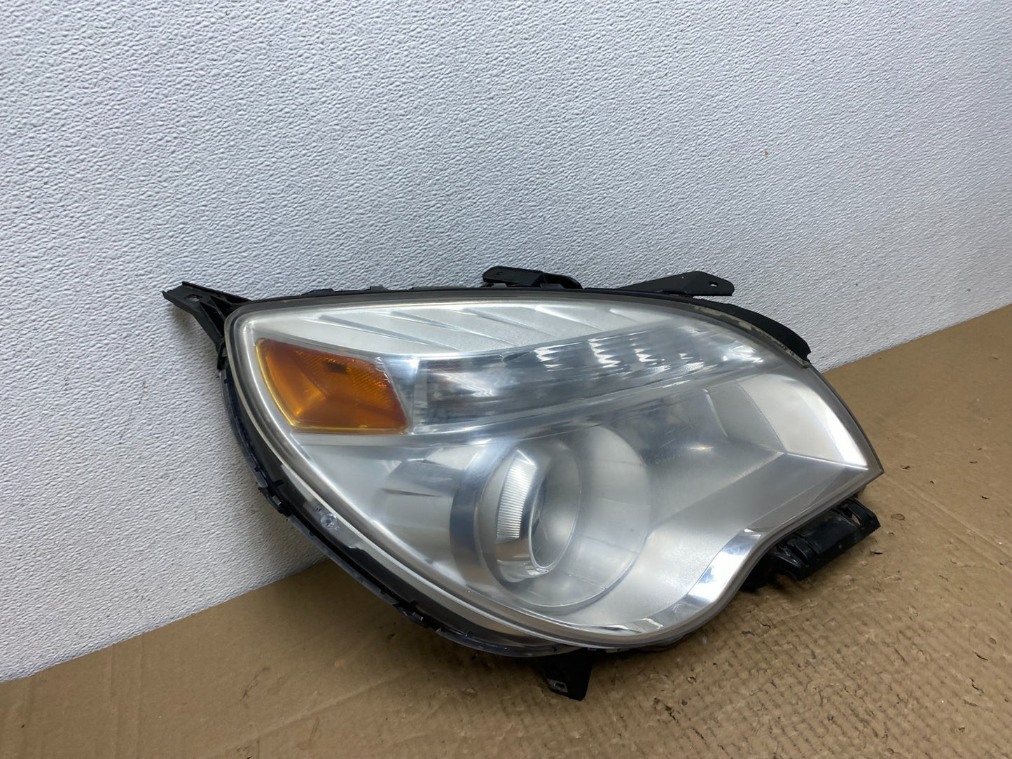 2010-2015 Chevrolet Equinox Right Passenger Halogen Projector Headlight AC39182