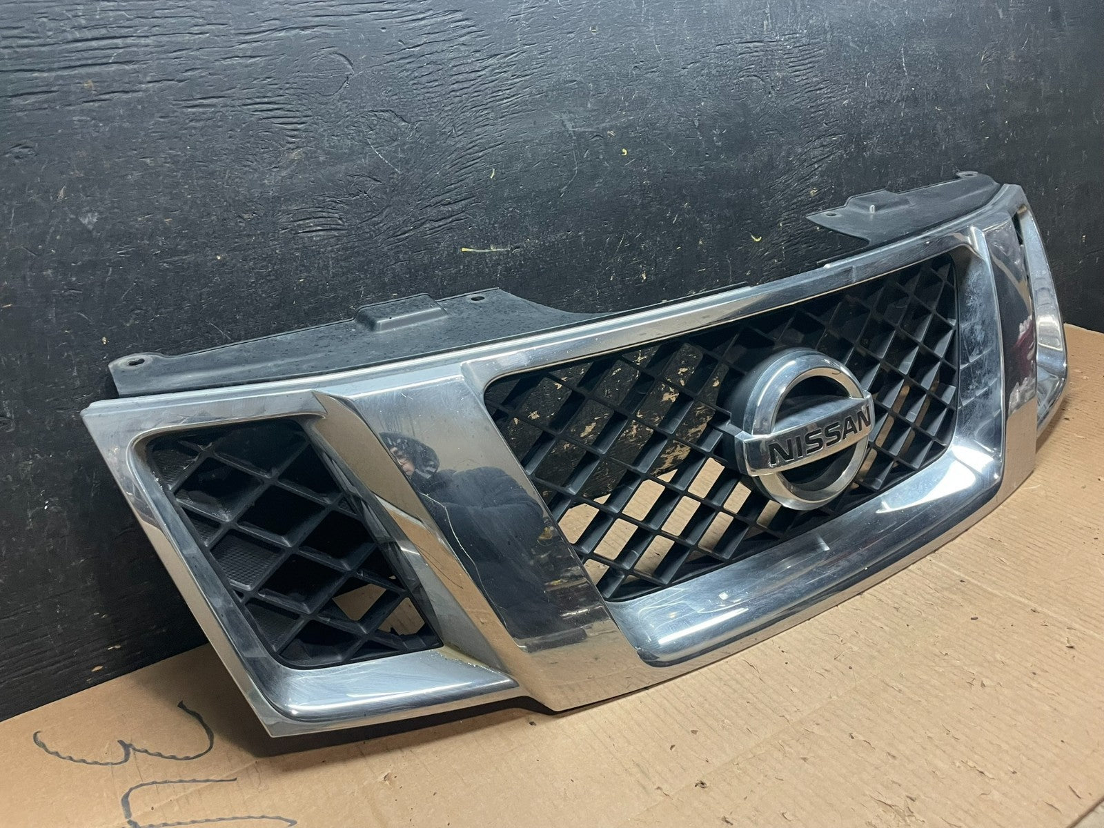 2008 to 2012 Nissan Pathfinder Front Upper Chrome Grill Grille OEM y1879 DG1
