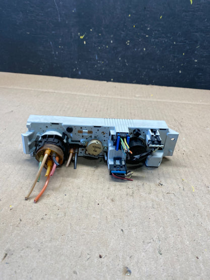 2001 - 2007 GMC Chevrolet Express 1500 Climate Control A/C P3697 DG4