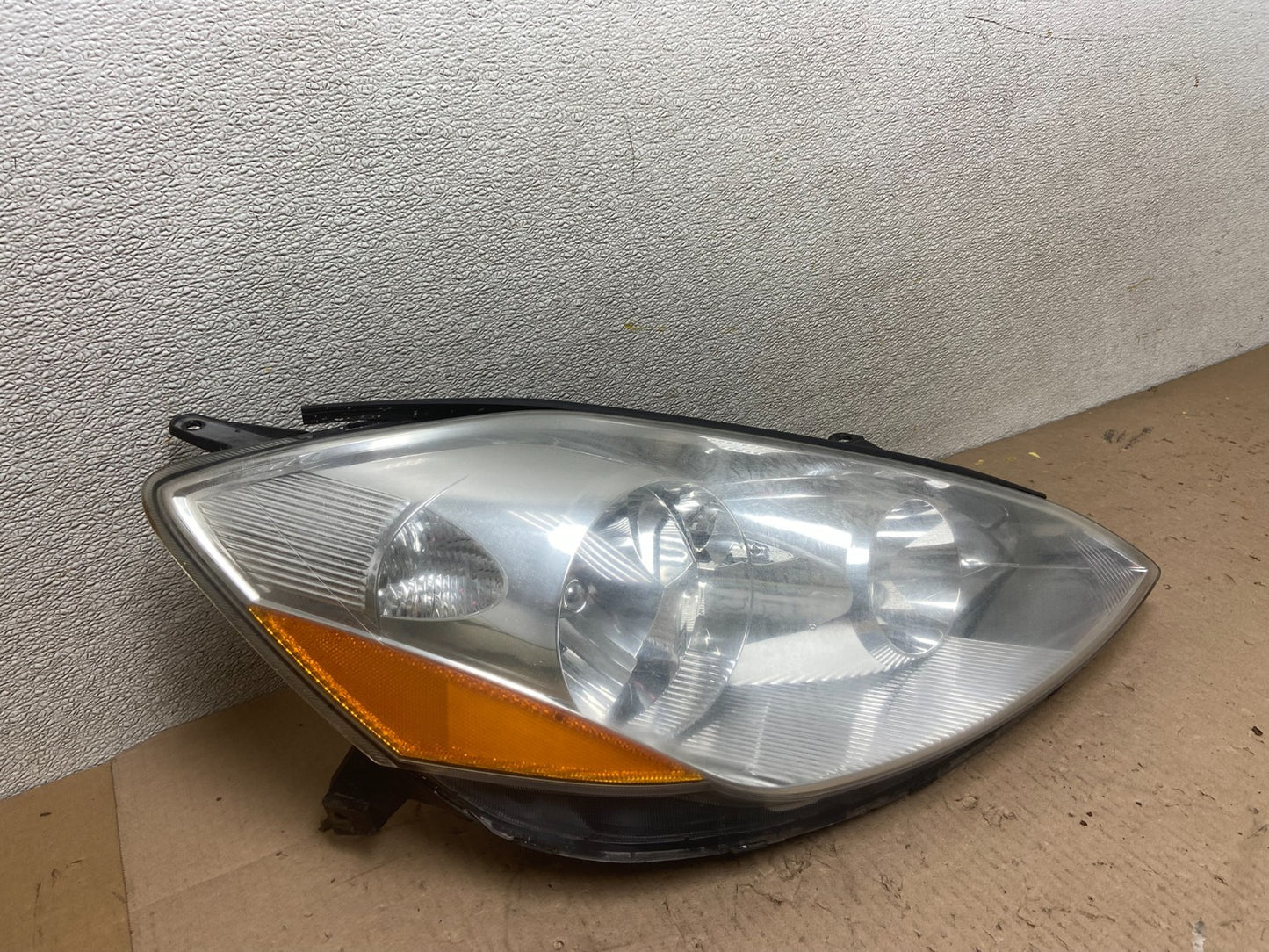 2006 to 2010 Toyota Sienna Right Passenger Rh Side Headlight Halogen AA1018 DW2