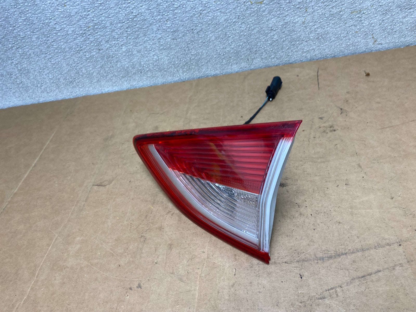 2013 to 2016 Ford Escape Right Passenger RH Side Inner Tail Light OEM X3843 DW1