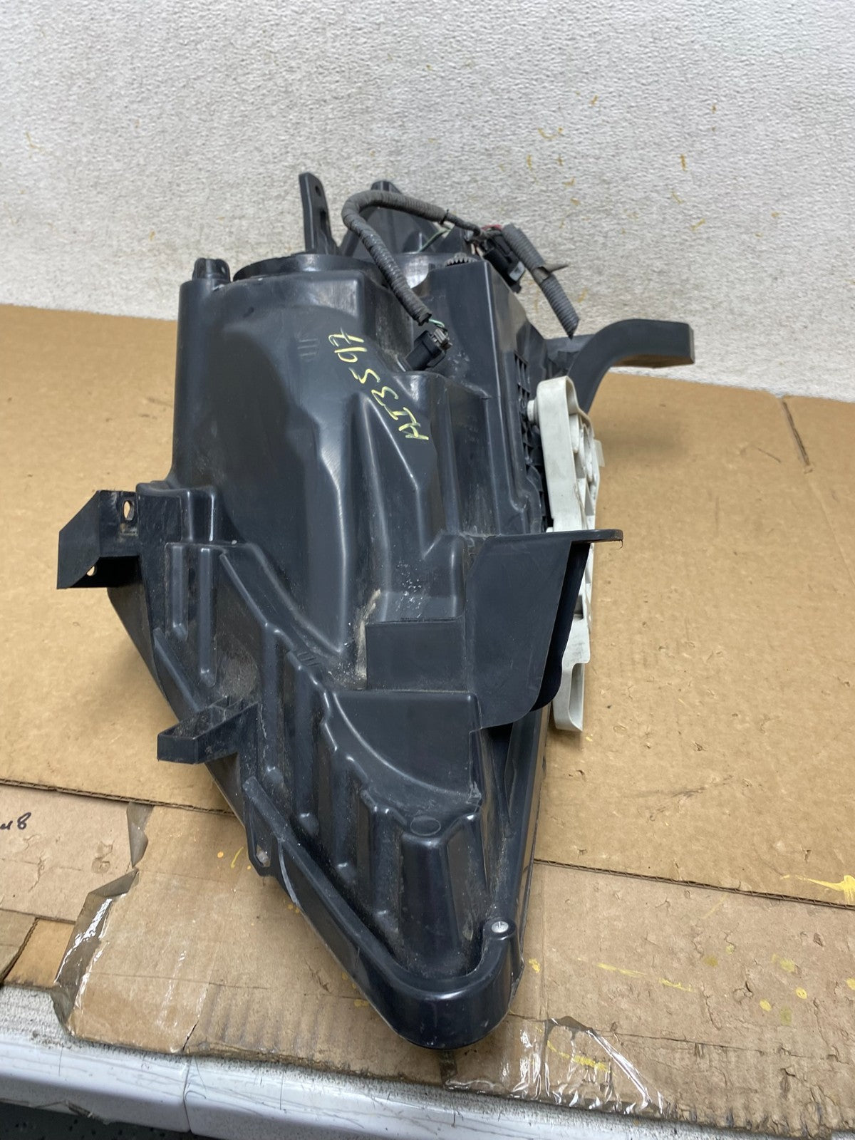 2013 to 2016 Nissan Pathfinder Right Passenger RH Side Headlight TYC AI3597 DW8