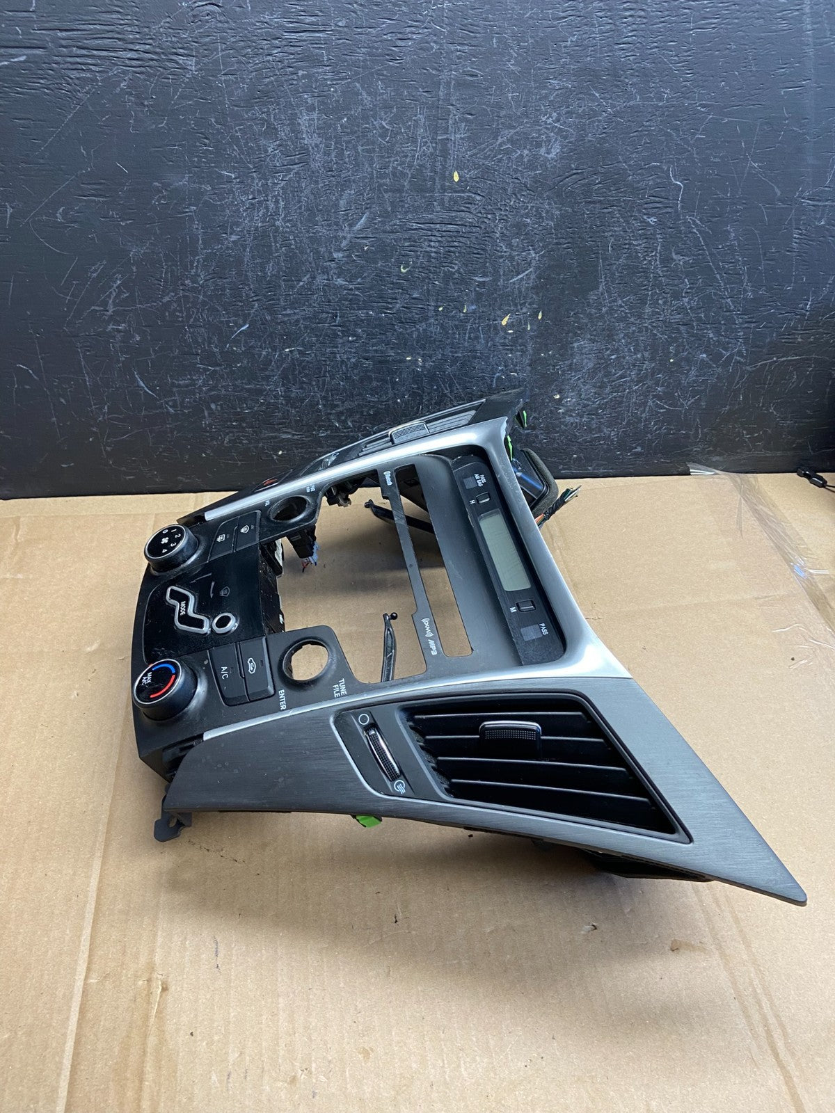 2011 - 2014 Hyundai Sonata Center Radio Climate Control Air Vent Bezel AC9080 DG2