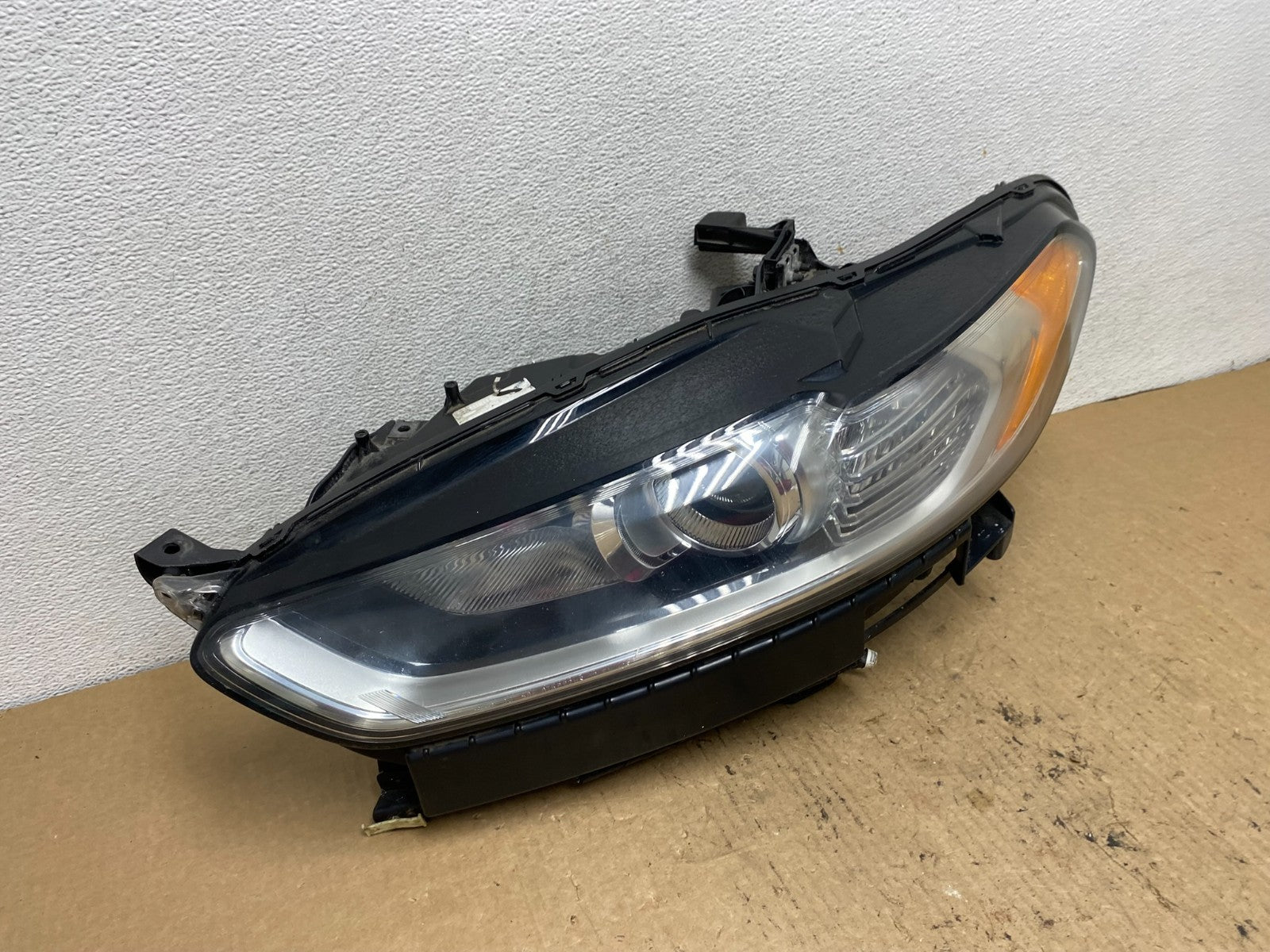 2013 to 2016 Ford Fusion Left Driver Lh Side Headlight AG3243 DW2