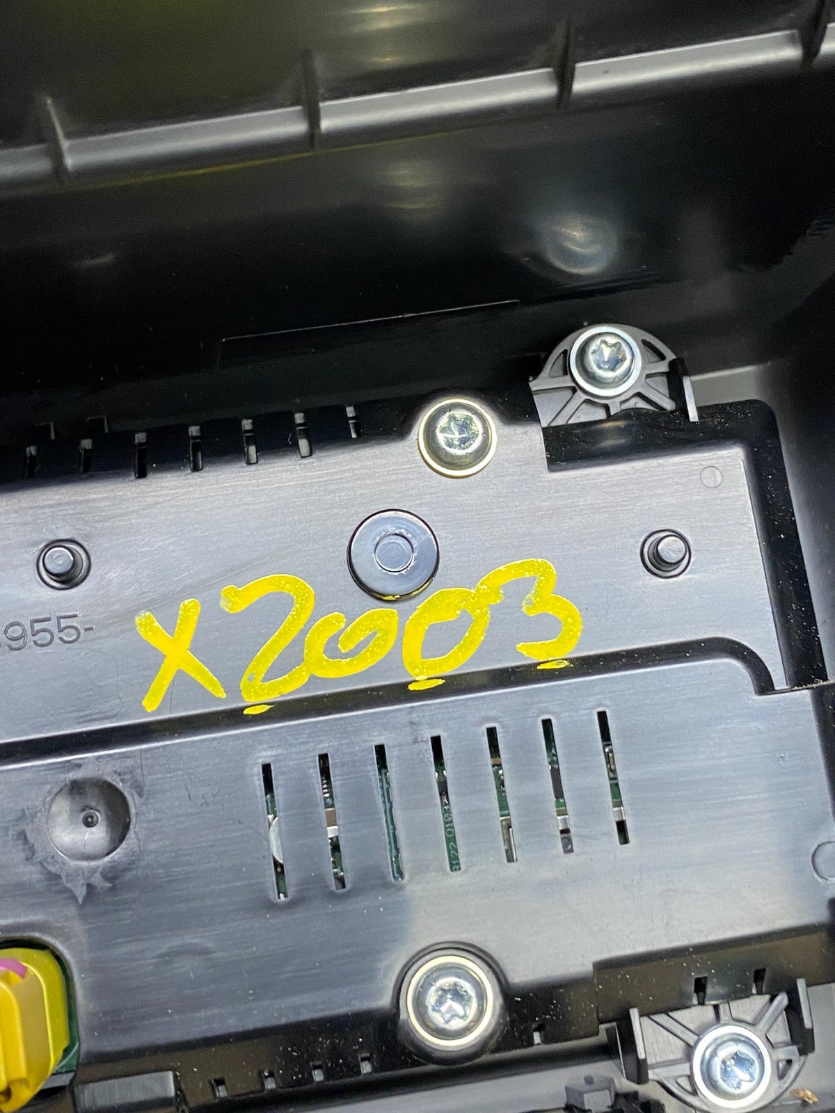 2020 to 2023 Ford  Explorer Console Radio Display Screen Air Vents X2003 DG7