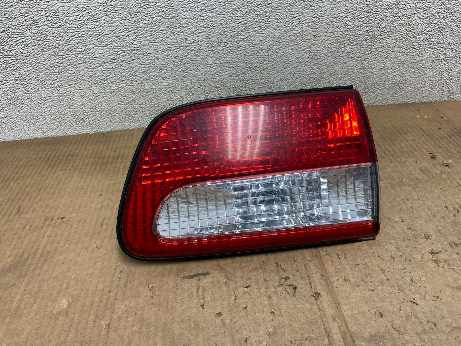 2001 - 2003 Toyota Sienna Right Passenger Rh Side Inner Tail Light OEM AA66390
