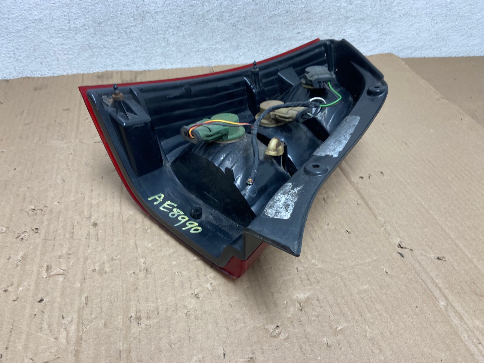 2001 2002 2003 2004 Mazda Tribute Right Passenger Rh Tail Light AE8990 LK5