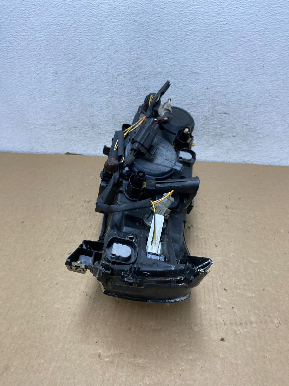 2005 to 2007 Volvo XC70 V70 Right Passenger RH Headlight AF7383 DW8