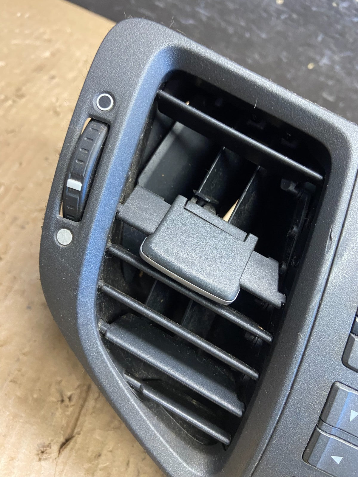 2009 to 2010 Acura TSX AM/FM CD Player Radio Audio System Air Vent af1702 DG1