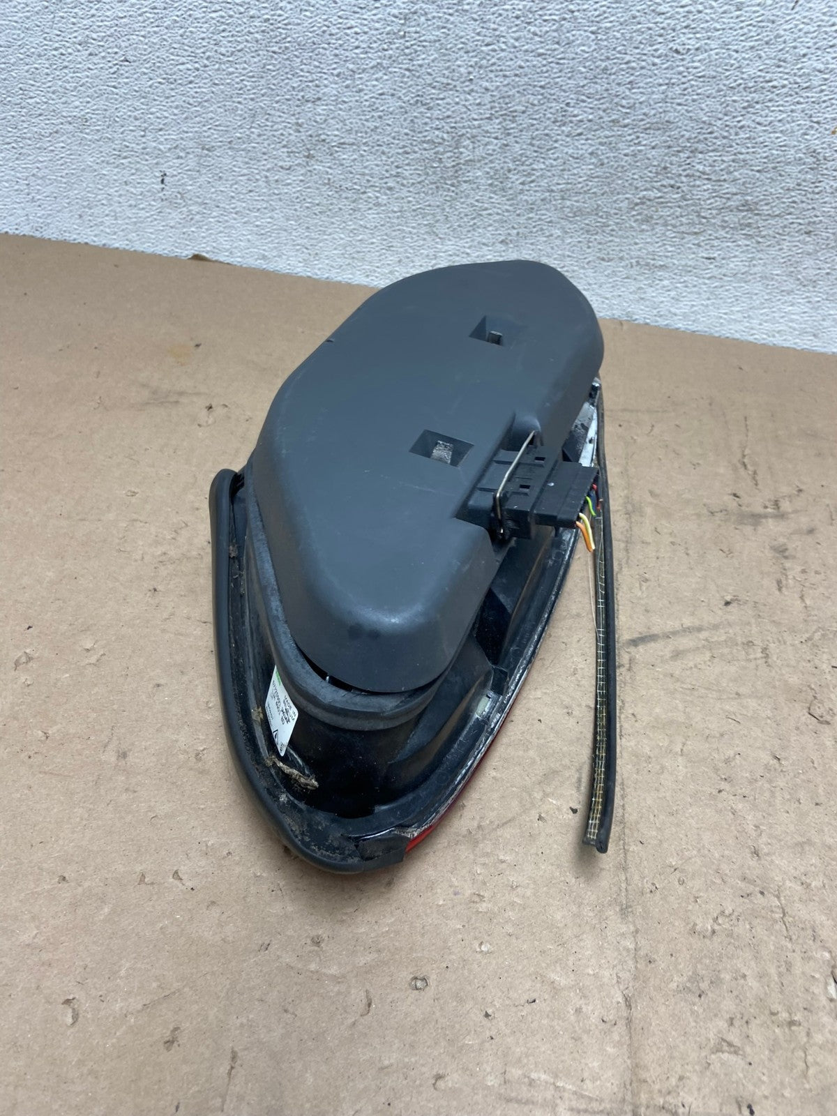 1997 to 2000 Jaguar XK8 XKR Left Driver LH Side Tail Light AG5490 LK5