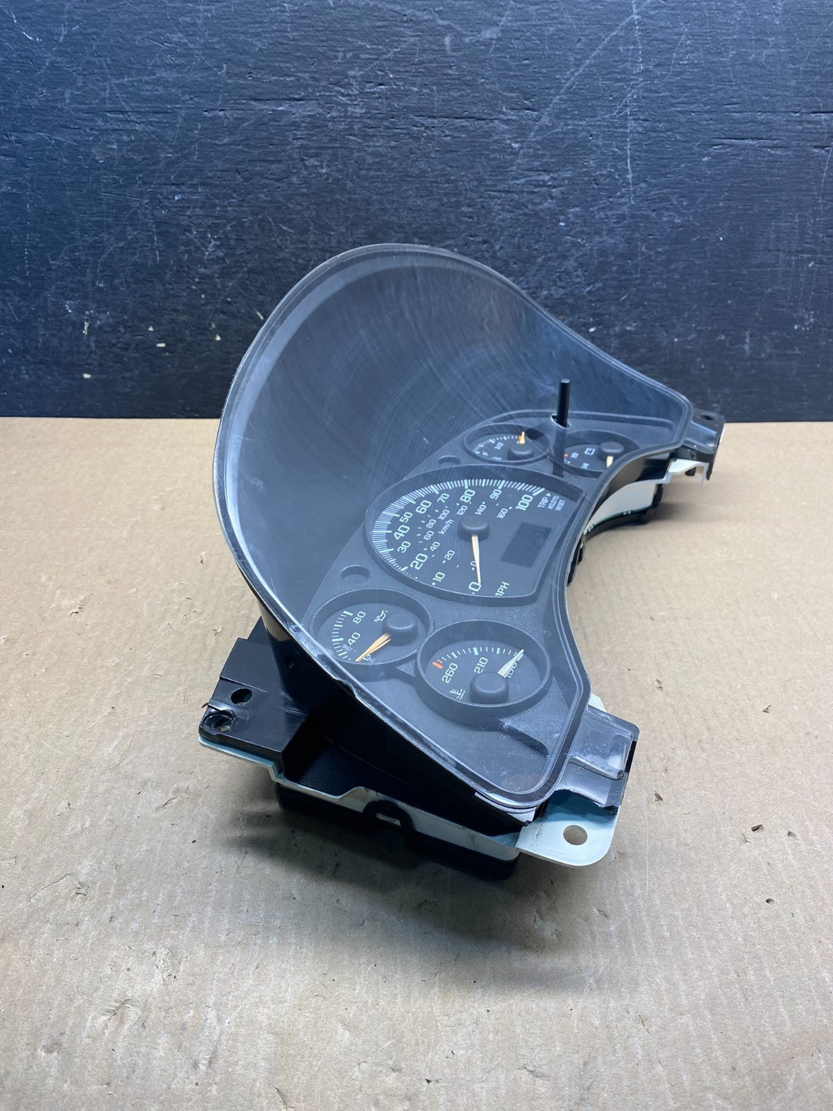 2004 to 2007 Chevrolet Express Speedometer Cluster Gauge AG18531