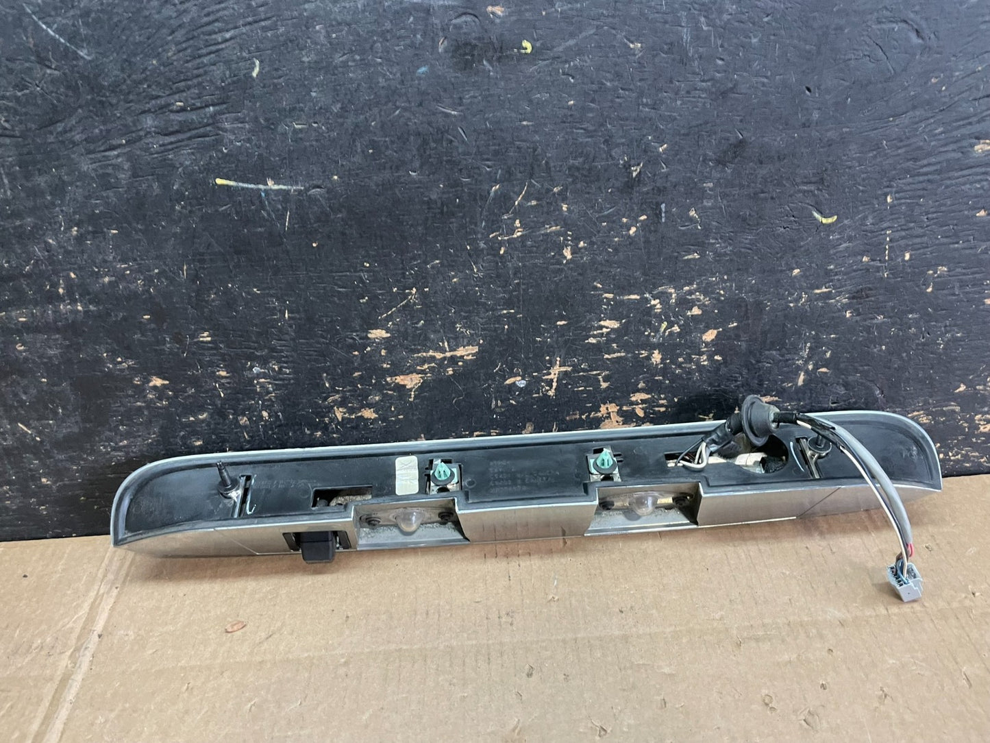 2007-2012 GMC Acadia Chrome Tailgate Rear Finish Molding Back W/Camera AB3201 DG7