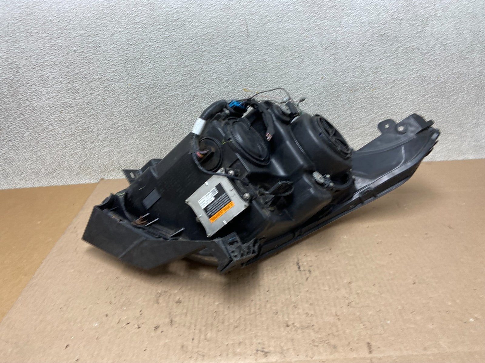 Xenon 2010 to 2016 Cadillac SRX Right Passegner Side Headlight Z6114 DW9