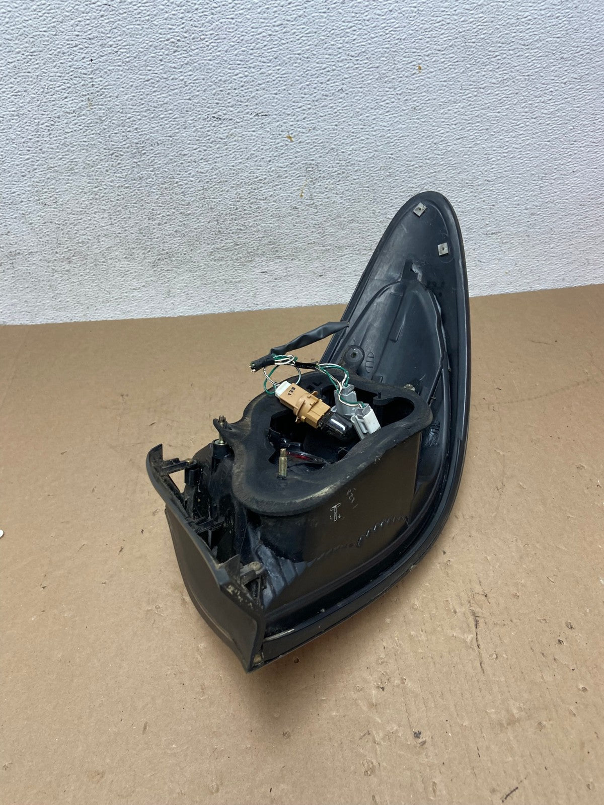 2002 to 2004 Lexus ES300 ES330 Left Driver Side Tail Light AD6553 LK5